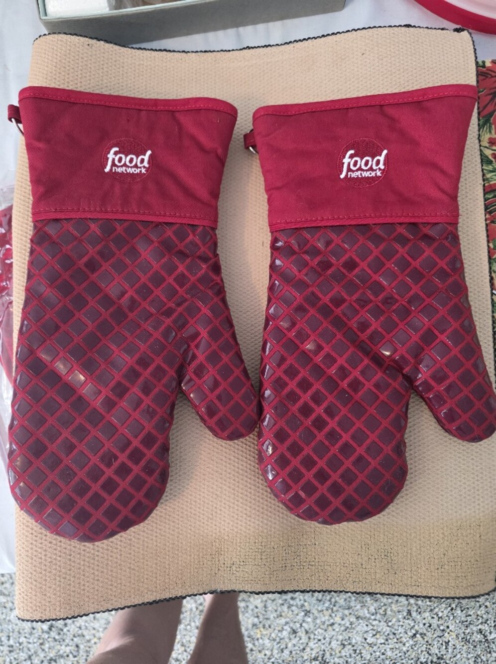Food Network Red Quilted Oven Mitts
